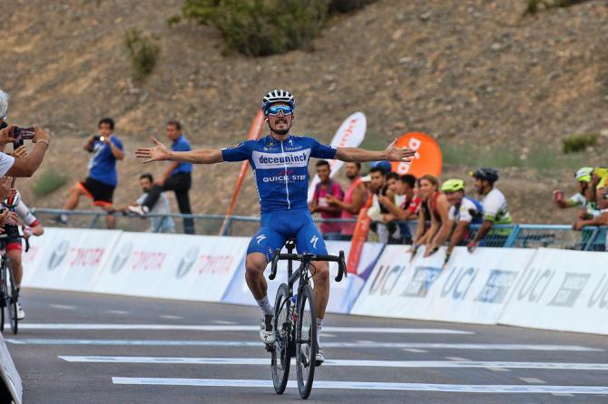 Prima performance di Alaphillippe del 2019 sul traguaro del Lago di Punta Negra (foto Bettini)