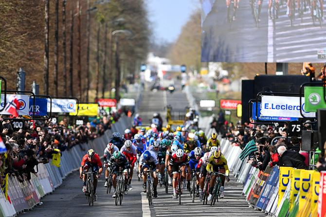 Sprint lanciato sul rettilineo darrivo di Saint-Germain-en-Laye (Getty Images)