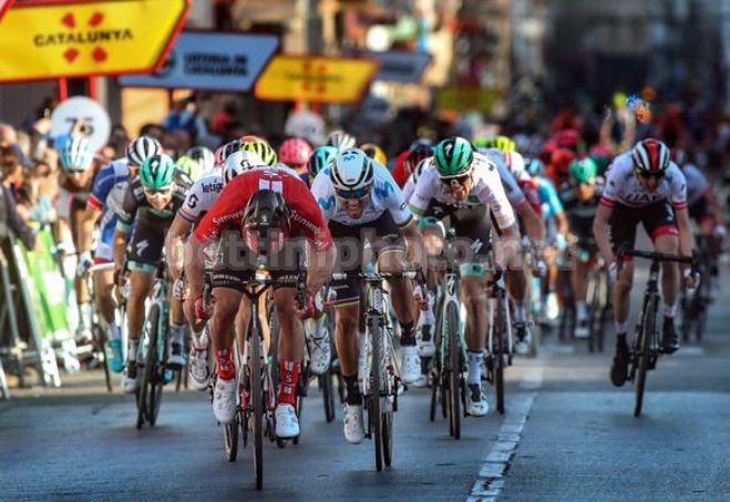 Michael Matthews a testa bassa punta verso il successo nella seconda tappa del Giro di Catalogna (foto Bettini)