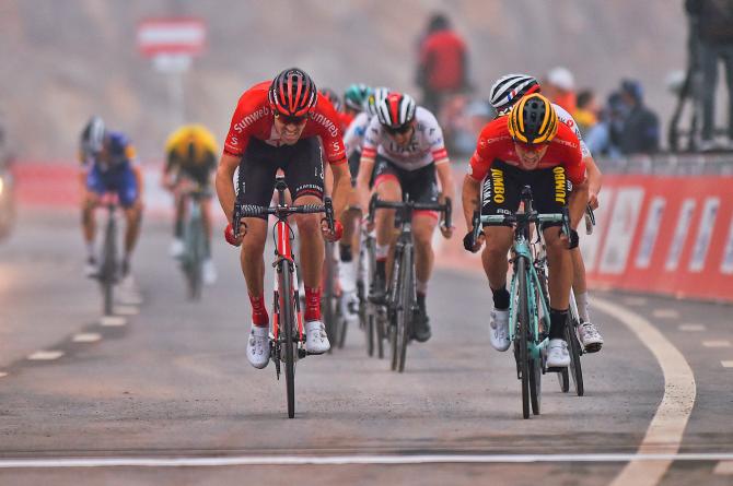 Primož Roglič sgomina la concorrenza anche sulla salita della Jebel Jais (foto Bettini)