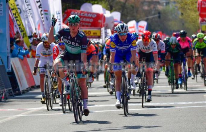 Sam Bennett inaugura con la vittoria la 55a edizione del Giro di Turchia (foto Bettini)