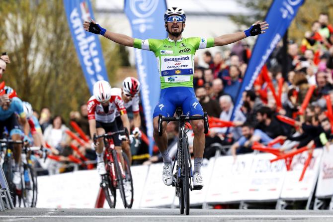 Alaphilippe vince ancora, stavolta mette in carniere la tappa degli sterrati al Giro dei Paesi Baschi (foto Bettini)