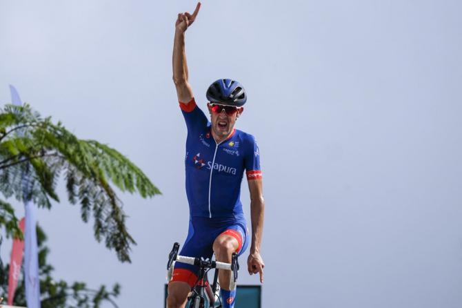 Laustraliano Dyball vince la tappa più impegnativa del Tour of Langkawi, terminata in vetta allarcigna salita di Genting Highlands (foto Bettini)