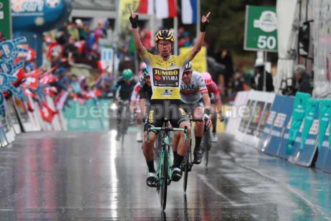 Sotto lacqua Primož Roglič vince il tappone decurtato del Tour de Romandie 2019 (foto Bettini)