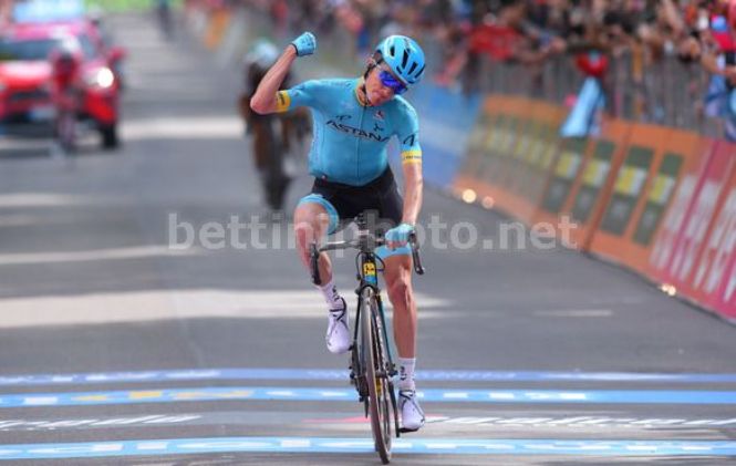 Al traguardo dellAquila giunge primo lo spagnolo Pello Bilbao (foto Bettini)