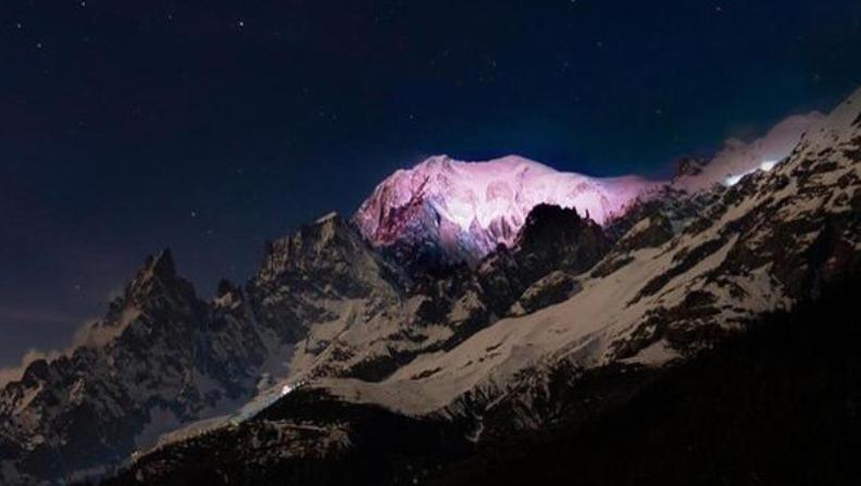 Il Monte Bianco divente rosa in occasione dellapprodo del Giro a Courmayeur (www.ansa.it)