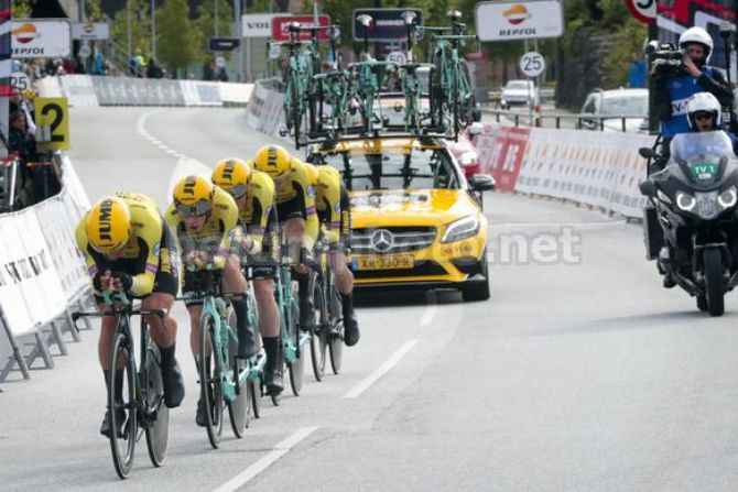 Il Team Jumbo Visma in azione nella cronometro a squadre conclusiva (foto Bettini)