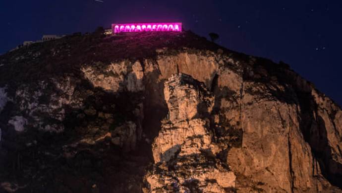 Il tempio di Giove Anxur a Terracina illuminato di rosa in occasione dellarrivo del Giro (www.latinatoday.it)