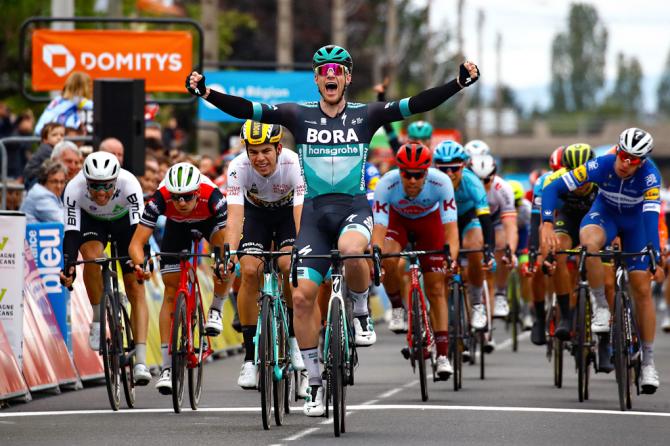 Sam Bennett vince da favorito la prima delle due tappe riservate ai velocisti (foto Bettini)