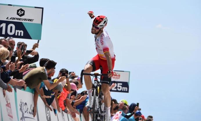 Herrada si impone in vetta al mitico Mont Ventoux (foto Facebook Mont Ventoux Dénivelé Challenge)