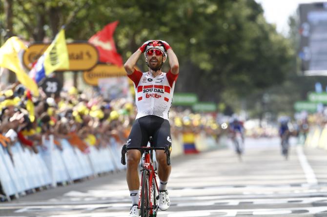 Dietro De Gendt, vincitore a Saint-Étienne, sintravedono sgomitare le sagome di Alaphilippe e Pinot, alla caccia della maglia gialla e di un importante vantaggio sugli avversari (foto Bettini)