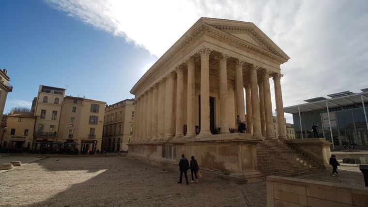 Nîmes, Maison Carrée (www.ricordinvaligia.it)