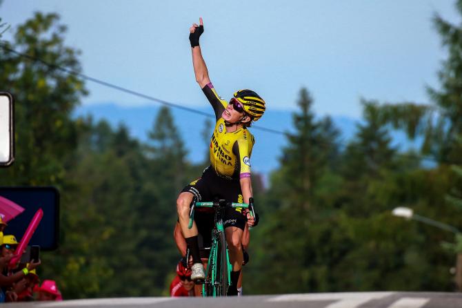 Jonas Vingegaard coglie la prima vittoria da professionista nella penultima frazione del Giro di Polonia (foto Bettini)