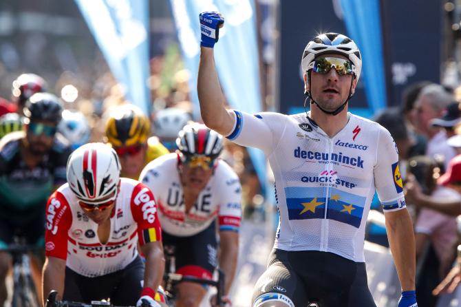 Elia Viviani firma la tripletta alla classica di Amburgo (foto Bettini)