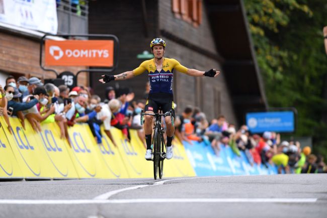 La vittoria di Roglič in vetta al Col de Porte (Getty Images Sport)