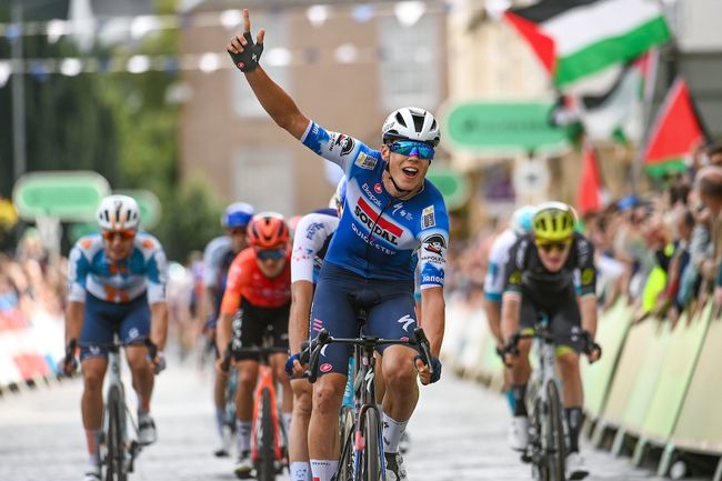 Paul Magnier vince la prima tappa del Giro della Gran Bretagna (foto SWPix)