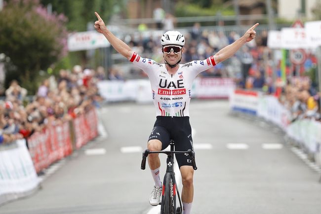 Marc Hirschi esulta in solitaria a Peccioli. Photo Credit: Sprint Cycling Agency/Gran Premio Città di Peccioli – Coppa Sabatini)