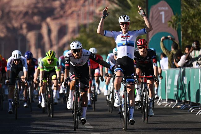 Tim Merlier vince la prima tappa dellAlUla Tour 2025 (Getty Images)