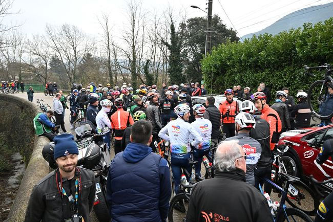 Un momento della protesta odierna allÉtoile de Bessèges (Getty Images)