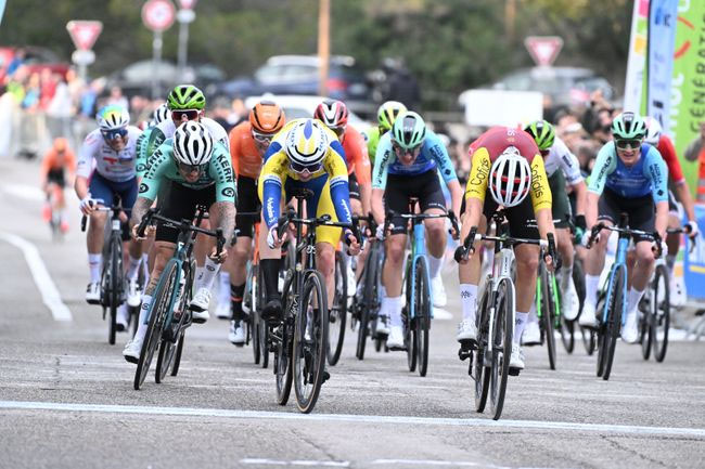 E stato necessario il fotofinish per decretare il vincitore del 46° Grand Prix Cycliste de Marseille La Marseillaise (foto LNC / B. Bade)